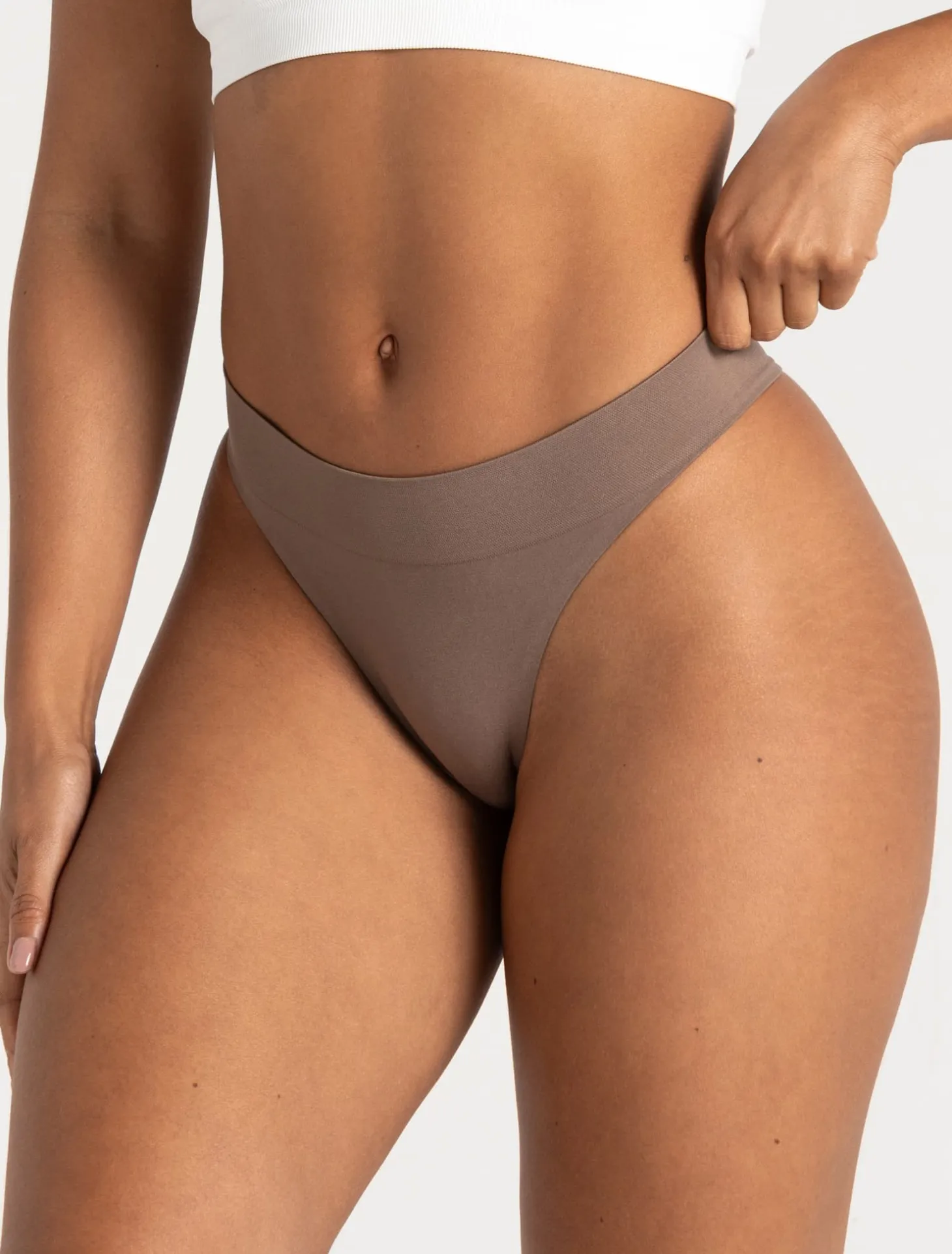 Seamless Thong Mocha