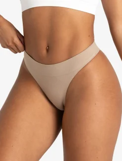 Seamless Thong Sand
